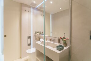 Appartement, vue sur la ville | Salle de bain