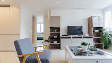 Apartamento, vistas a la ciudad | Zona de estar | Una televisión de pantalla plana