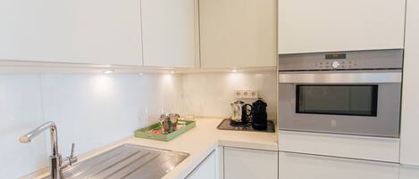 Apartment, City View | Private kitchen | Electric kettle, toaster