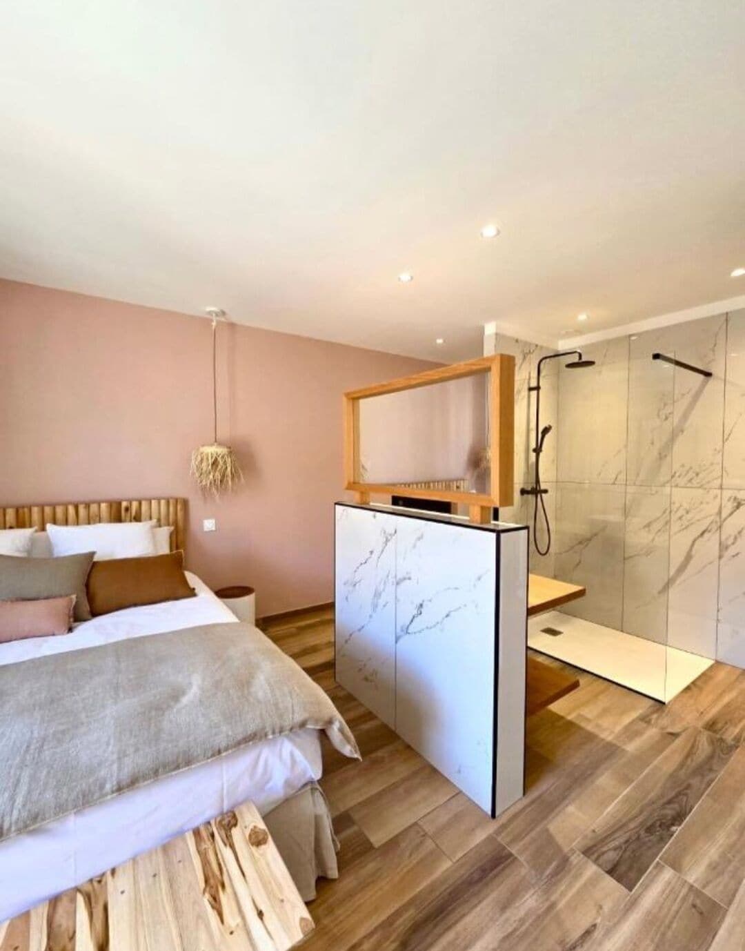 Con stile personalizzato, con arredamento individuale, tende oscuranti