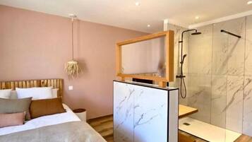 Con stile personalizzato, con arredamento individuale, tende oscuranti