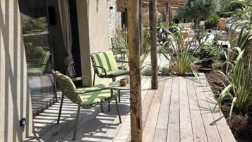 Blackout curtains, free WiFi