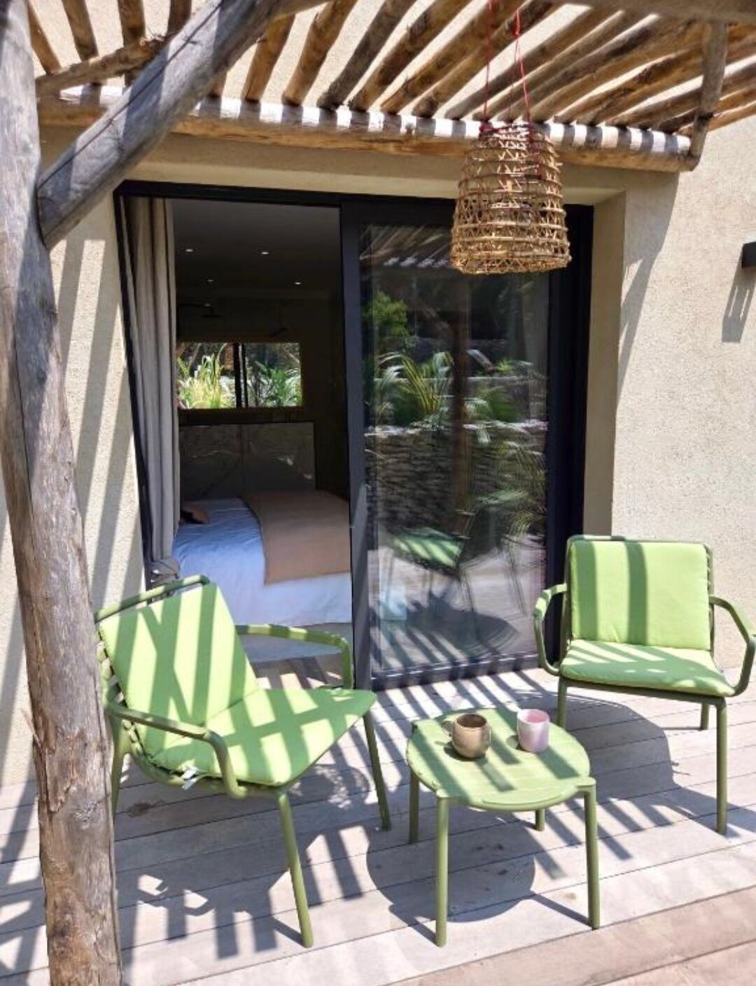 Habitación Deluxe doble, vistas al jardín | Cortinas opacas y wifi gratis