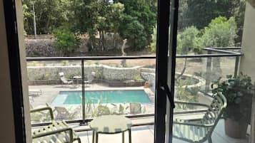 Blackout curtains, free WiFi