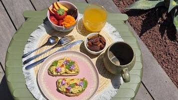 Blackout drapes, free WiFi