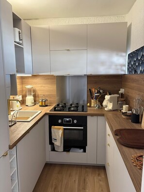Fridge, microwave, oven, dishwasher