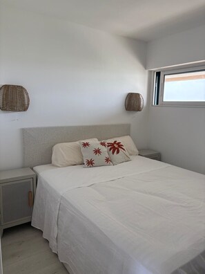 2 bedrooms, iron/ironing board, free WiFi - St Cyprien Luxury apartment with view of the Mediterranean! (Saint-Cyprien)