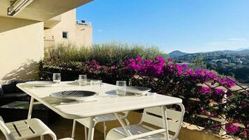 Tempat makan outdoor