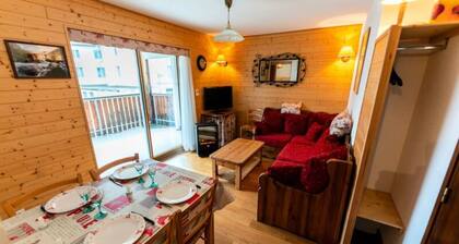 Warm With Balcony and Lake View