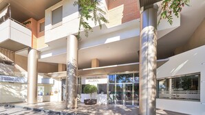A modern building with a sign reading "RESIDENCIAL Vallesol" and a café named "Gran Café" in front. - Solaga - Parque Litoral (Málaga)
