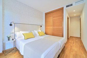 Appartement familial, 3 chambres | Fer et planche à repasser, accès au Wi-Fi (inclus)