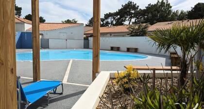 Houses & Villas for 6 People