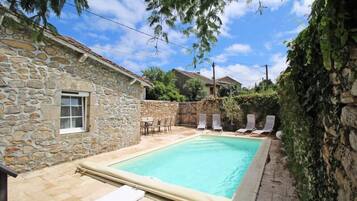 Kolam renang tertutup, kolam renang terbuka