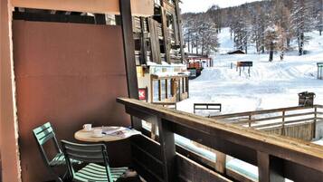 Tempat makan outdoor