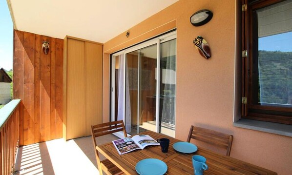 Outdoor dining - 5 Rooms for 8 People (Briançon)