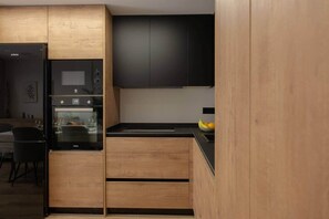 Micro-ondes, four, plaque de cuisson, cafetière/bouilloire