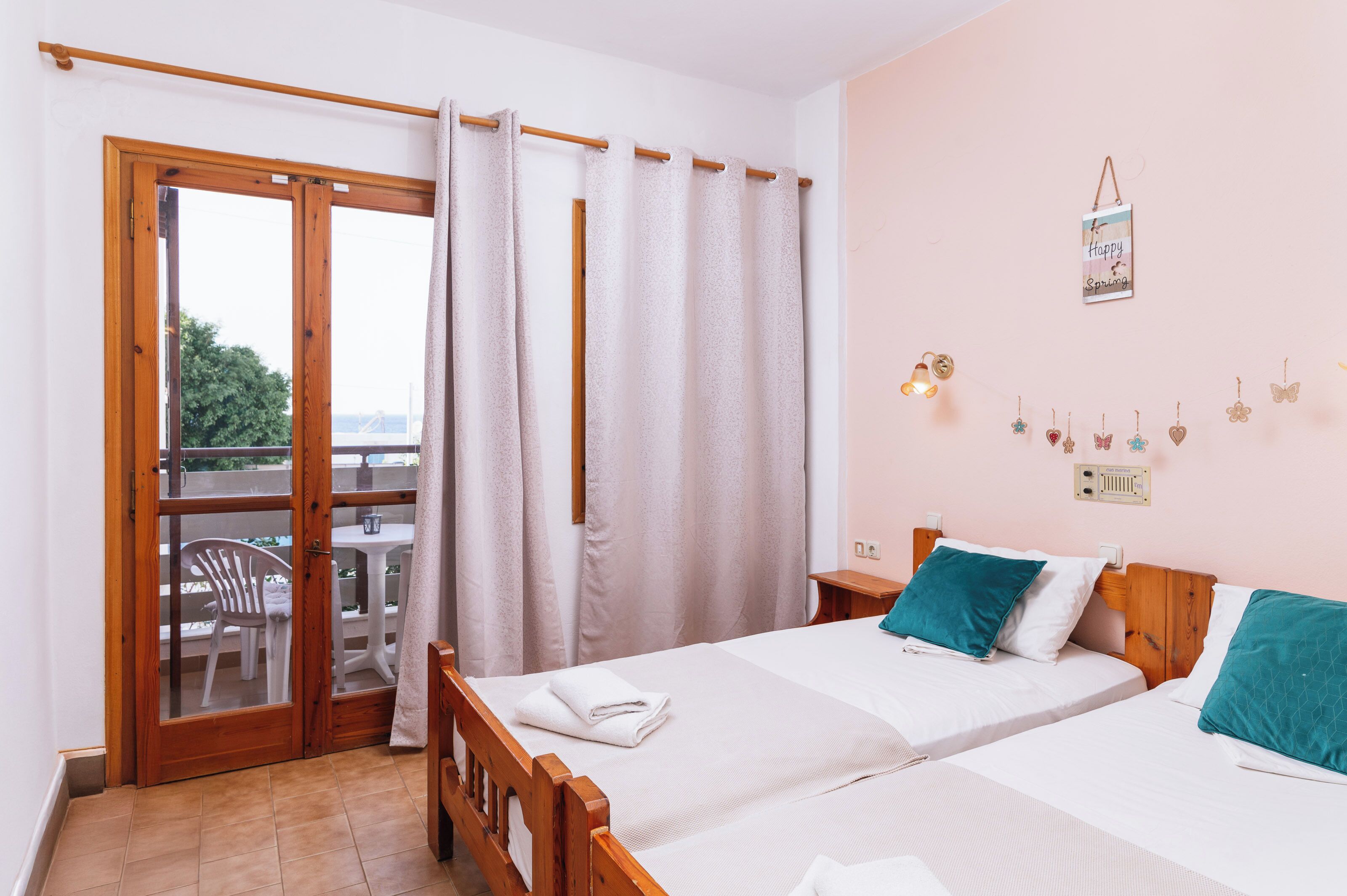 خزنة داخل الغرفة وواي فاي مجانًا