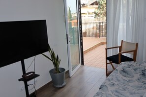 2 chambres, fer et planche à repasser, draps fournis