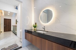 Deluxe House, Multiple Bedrooms, Balcony, City View | Bathroom | Designer toiletries, hair dryer, bidet, towels - The Global City - Jenny Residences (Ho Chi Minh City)