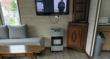 Caravan by pond - ideal for expats, entrepreneurs & rest seekers!