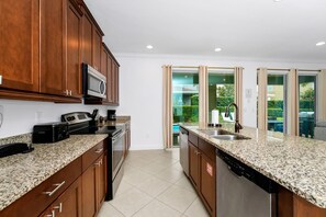 Kühlschrank, Ofen, Herdplatte, Geschirrspüler