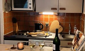 Oven, dishwasher, coffee/tea maker, cookware/dishes/utensils