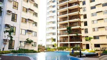 Outdoor pool, a heated pool