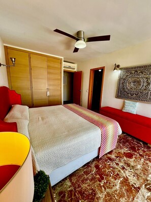 2 slaapkamers, een strijkplank/strijkijzer, gratis wifi, beddengoed