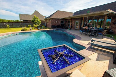 Mtn Escape • Pool, Hot Tub, Fire Pit, Pet OK!