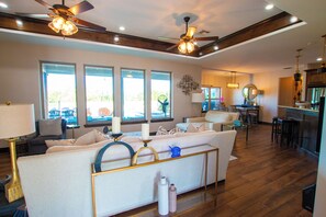 Interior - Mtn Escape • Pool, Hot Tub, Fire Pit, Pet OK! (Lawton)