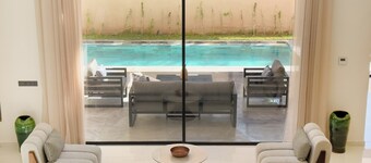 Exceptional villa in Marrakech, 10 minutes from the center, heated pool, golf course