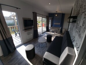 Luxury Mobile Home, 3 Bedrooms | Wi-fi 