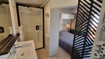 Mobile Luxury-Unterkunft, 2 Schlafzimmer | Babybetten, WLAN