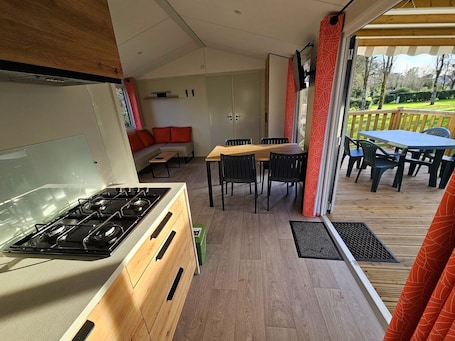 Comfort Mobile Home, 2 Bedrooms | WiFi. Camping Les Goélands