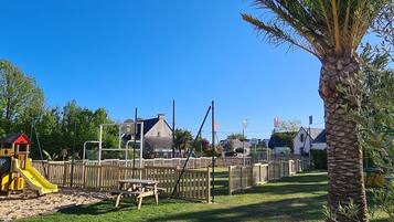 Children’s play area – outdoor