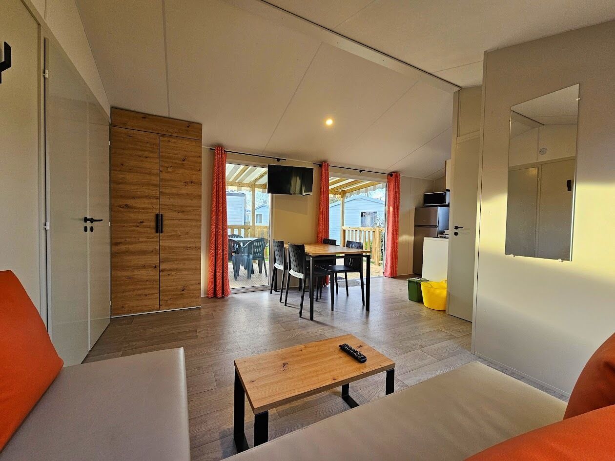 Comfort stacaravan, 2 slaapkamers | Babybedden (toeslag), wifi (toeslag)
