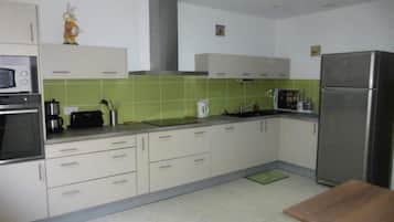 Mesin pencuci piring dan peralatan masak/sendok-piring