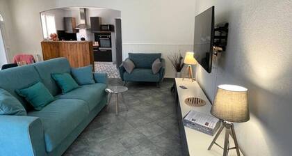Houses & Villas for 8 People