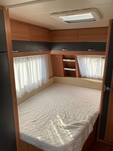 Caravan for rent by pond - enjoy nature, peace and quiet!