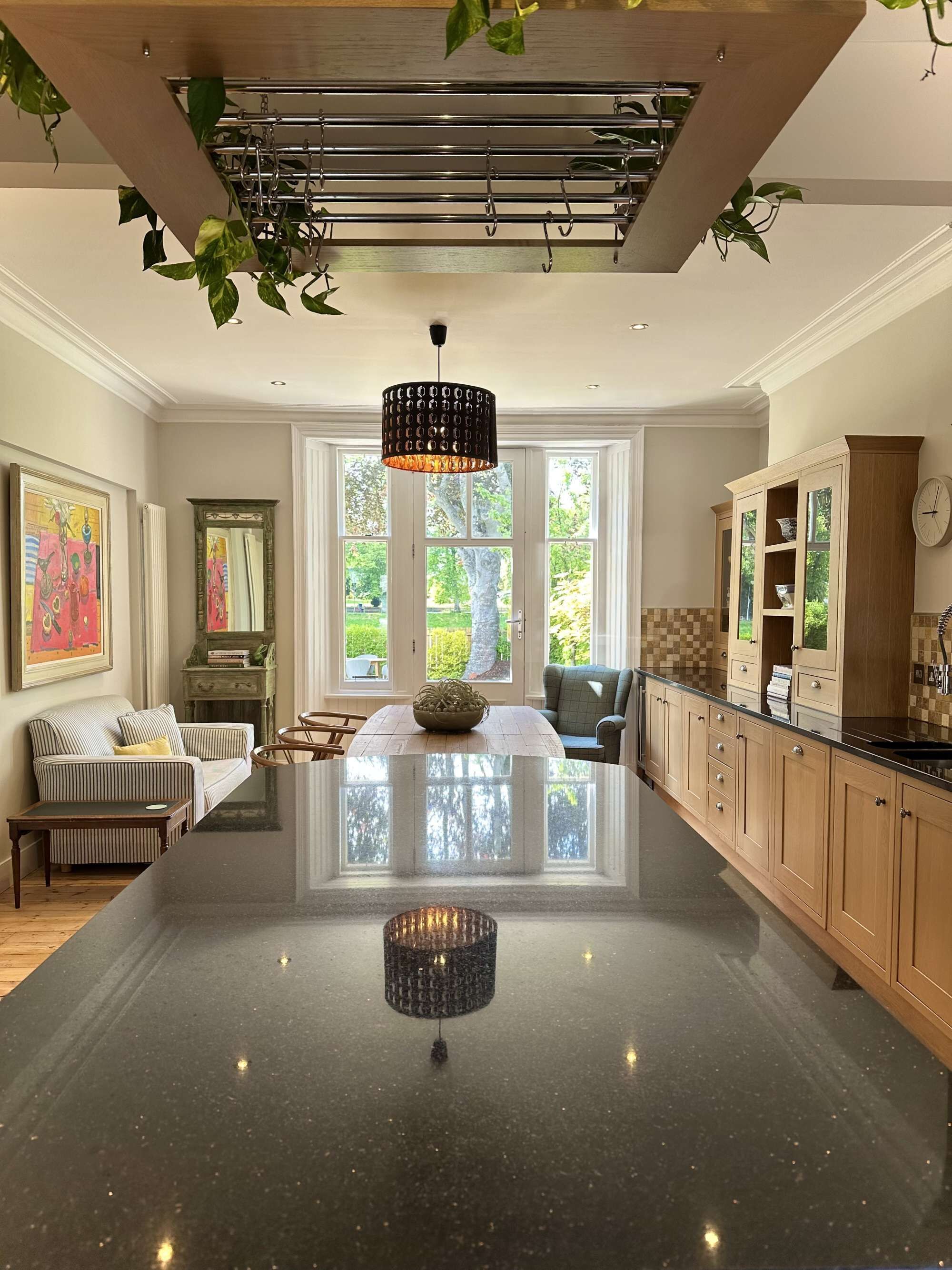 المنشأة من الداخل