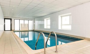 Utomhuspool och uppvärmd pool
