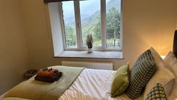 Cottage | 2 bedrooms, individually decorated, individually furnished, free WiFi