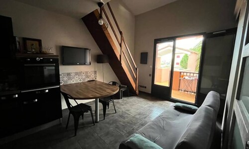 Cozy Apartment With Pool and Sea View