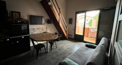 Cozy Apartment With Pool and Sea View