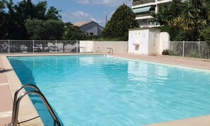 حمّام سباحة خارجي