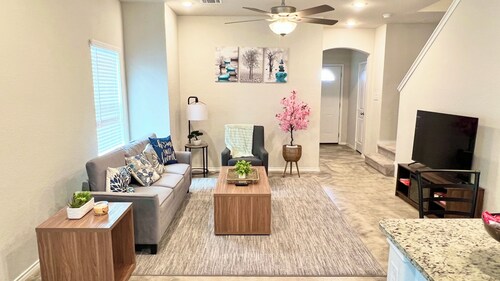 [HB101] Beautiful Clean family friendly 3BR near JBSA Randolph AFB & Airport