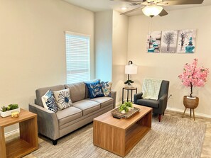 Living area - [HB101] Beautiful Clean family friendly 3BR near JBSA Randolph AFB & Airport (San Antonio)