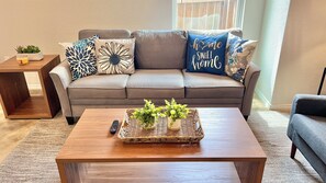 Living area - [HB101] Beautiful Clean family friendly 3BR near JBSA Randolph AFB & Airport (San Antonio)