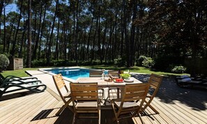 Inomhuspool och utomhuspool