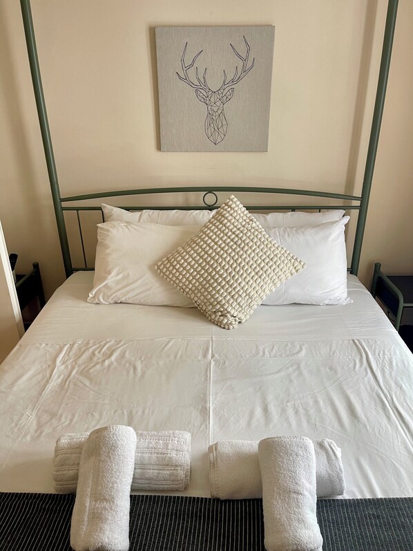 2 bedrooms, WiFi, bed sheets